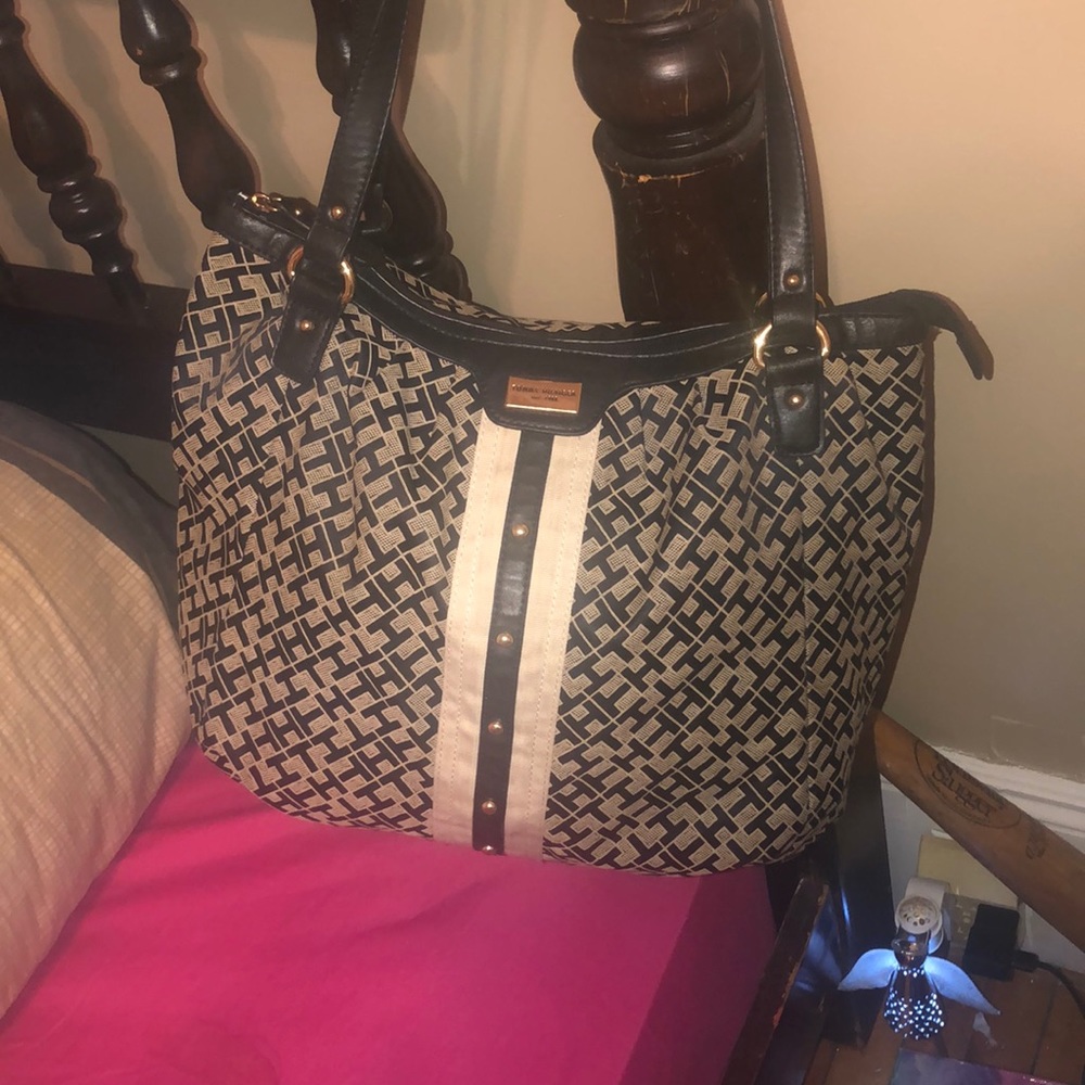 Tommy Hilfiger large tote purse in great shape
